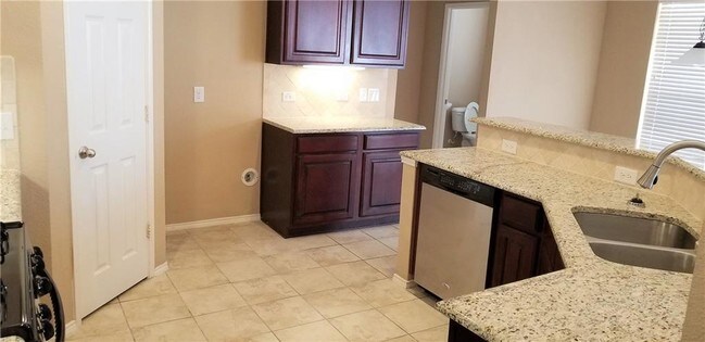 Building Photo - 15537 Gatehouse Dr