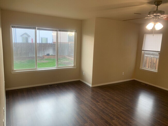 Building Photo - Gorgeous 7 Bed/3.5 Bath Home for Rent in C...