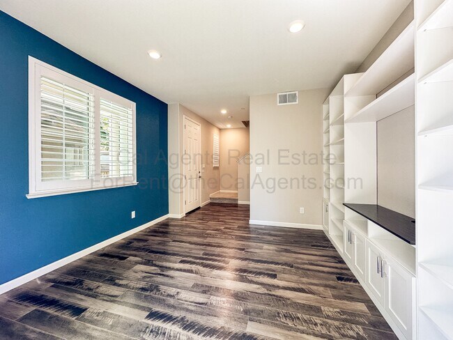 Building Photo - 3331 Rosenblatt St