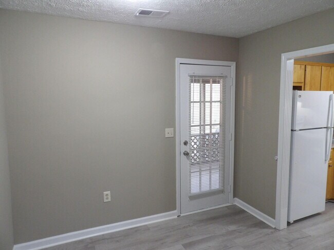 Building Photo - 244 Meadowview Dr