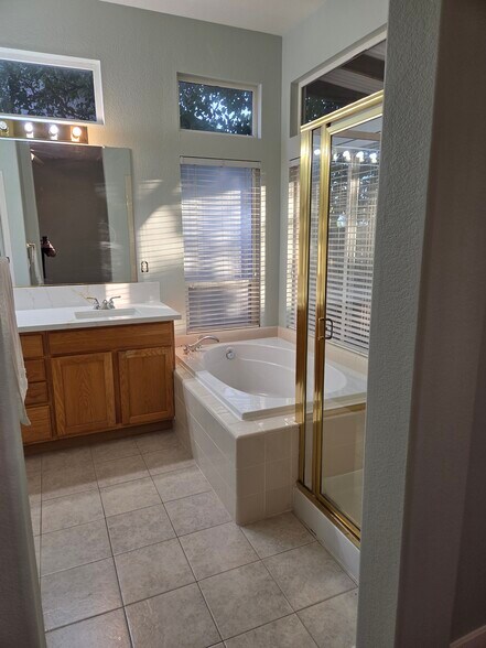 Building Photo - 5534 New Vista Dr