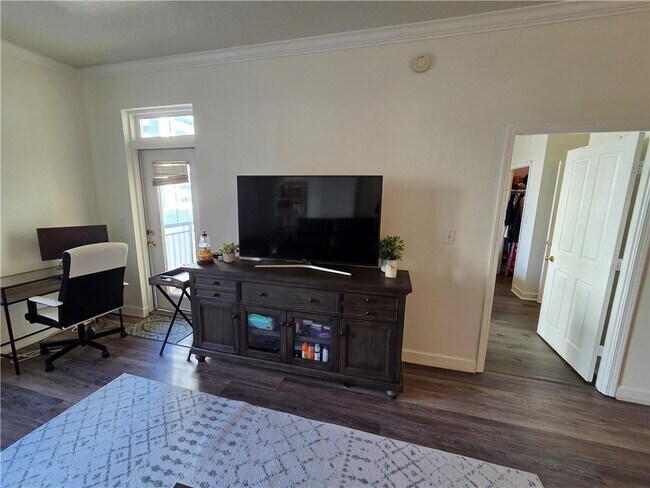 Building Photo - 1101 Juniper St NE