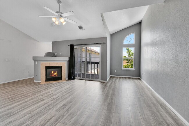 Building Photo - $2,100 - 2 Bed, 2 Bath Updated Townhome in...