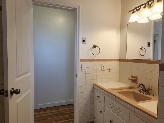 Building Photo - 114 Maureen Dr