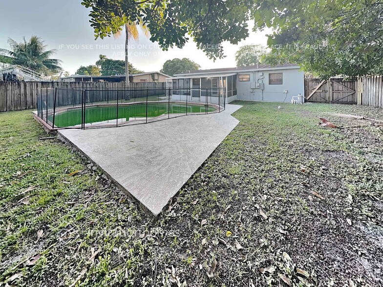 Building Photo - 2301 N 62nd Ave