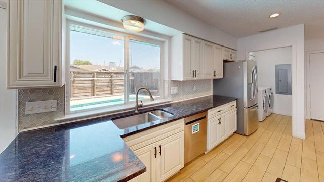 Building Photo - 2131 Blossom Ln