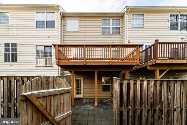 Building Photo - 2507 James Maury Dr