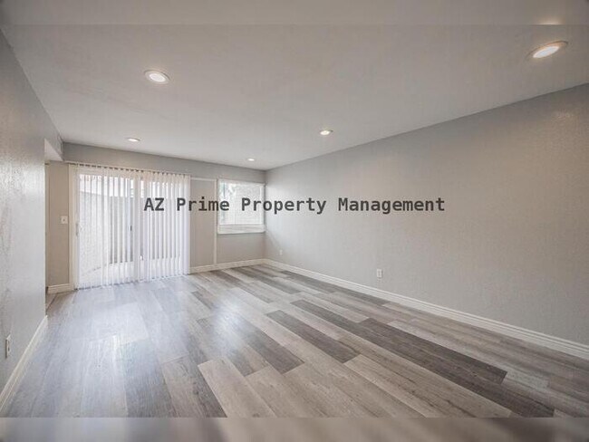 Building Photo - 2674 N 43rd Ave