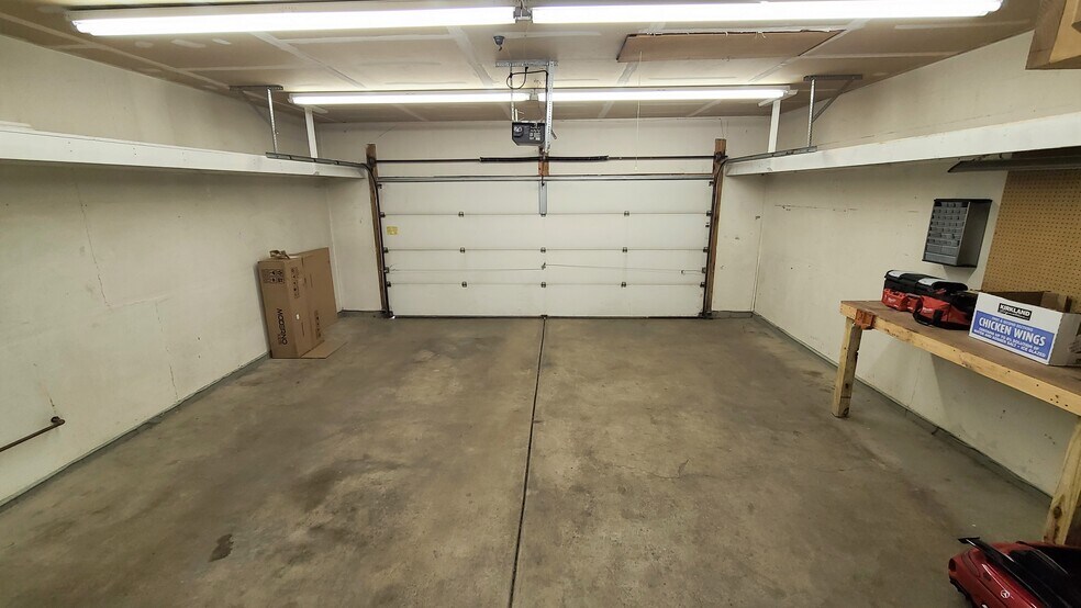 Building Photo - 1480 Violet Ln