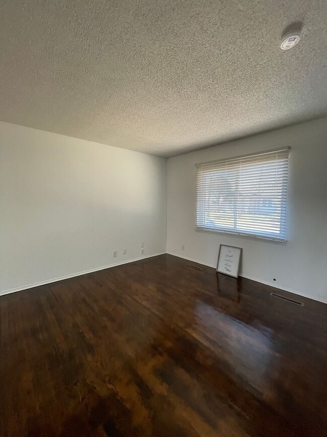 Building Photo - 618 Wilson St