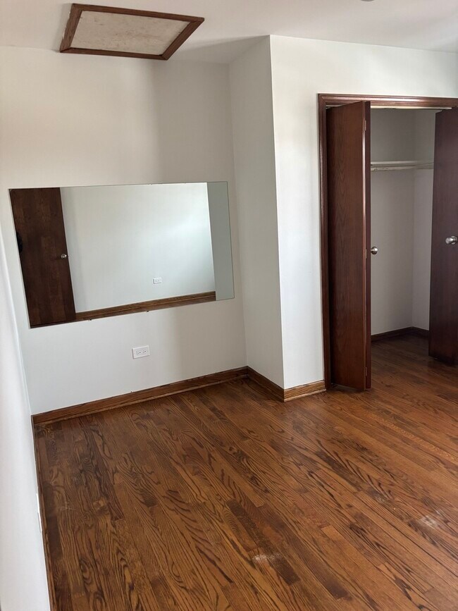 Building Photo - 4801 S Kolin Ave