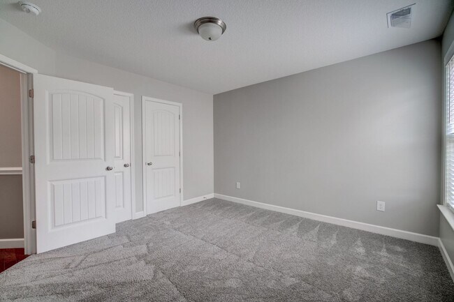 Building Photo - 732 Shelburne Ln