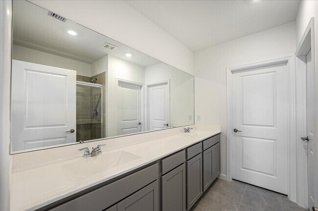 Building Photo - 11177 Fernbrook Dr
