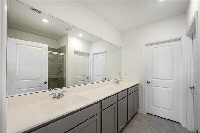 Building Photo - 11177 Fernbrook Dr