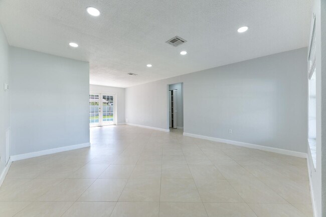 Building Photo - 3554 NW 25th Terrace