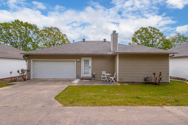 Building Photo - 135 Willow Grove Rd