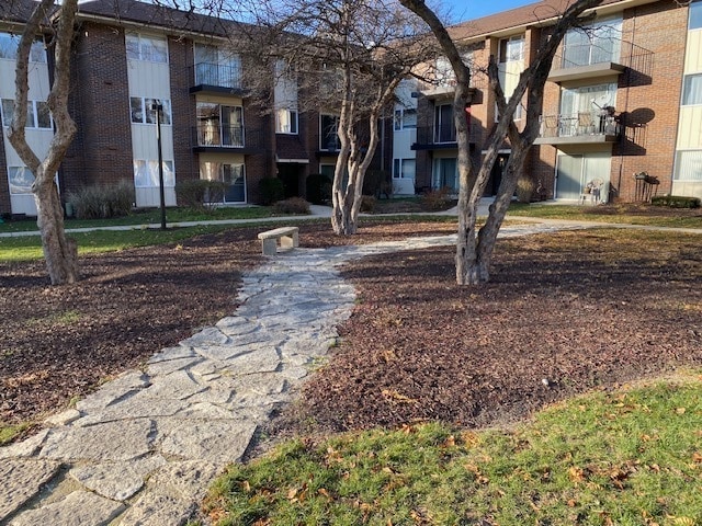 Building Photo - 5S100 Pebblewood Ln