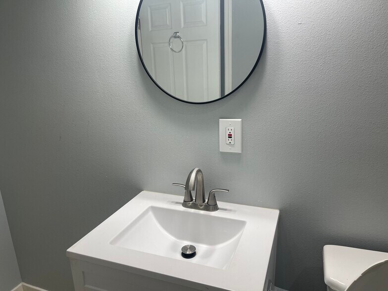 Primary Photo - 2904 E 63rd St