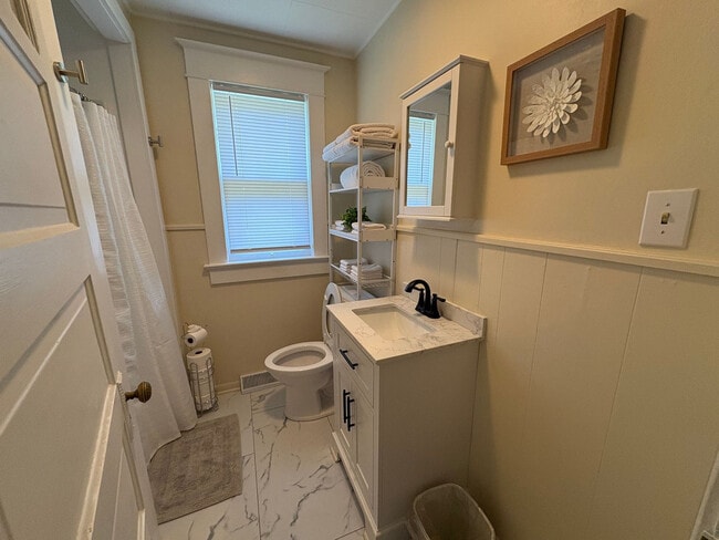 Building Photo - 601 Rumely St