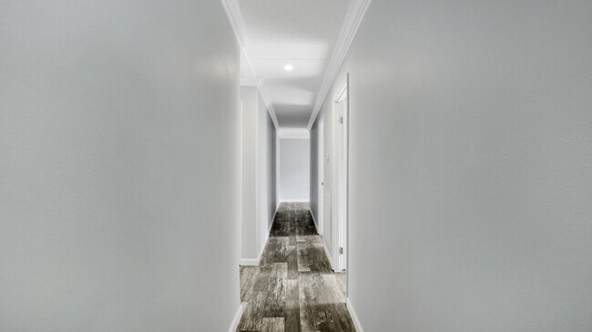 Building Photo - BEAUTIFUL 3/2 AVAILABLE NOW! $500 OFF FIRS...