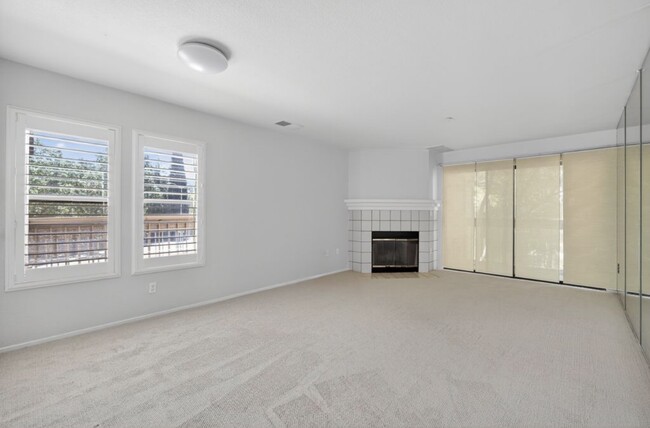 Building Photo - 1123 S Villa Way