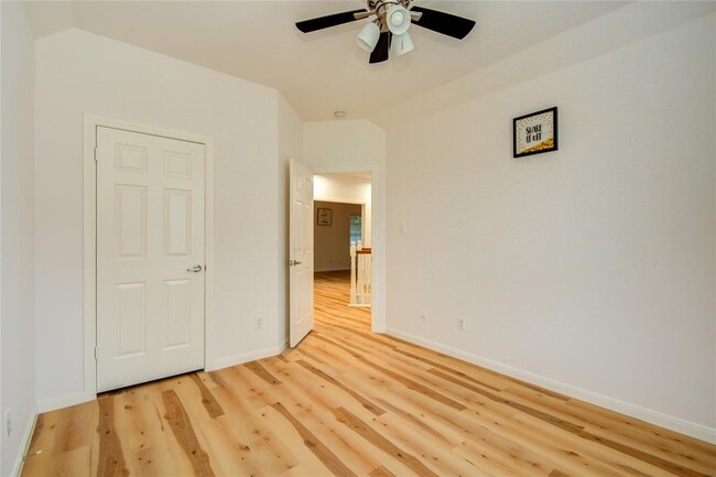 Building Photo - 1810 Oakleaf Cir