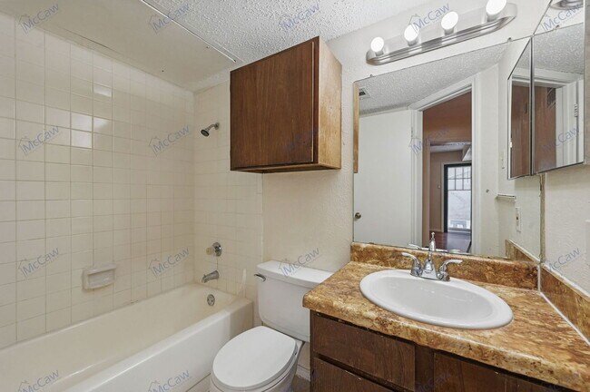Building Photo - 9520 Royal Ln