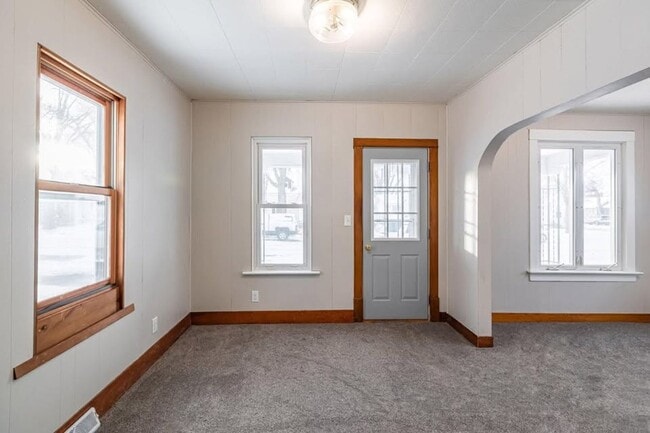 Building Photo - Southside 3BR house w/ garage and quartz countertops!