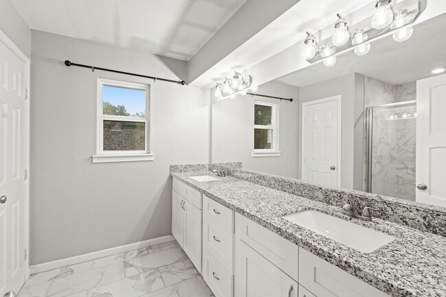 Building Photo - 410 Bauxhall Ct