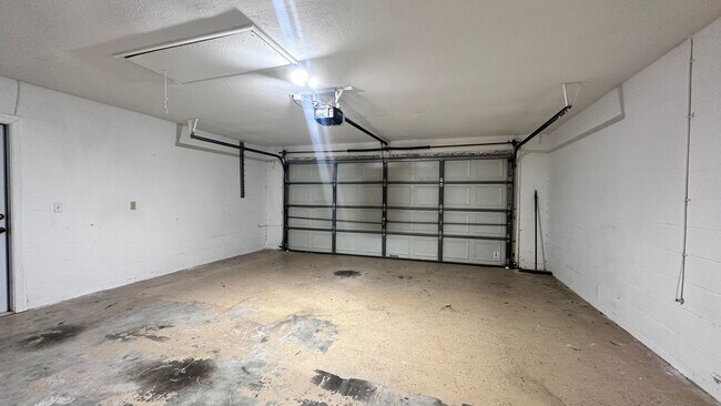 Building Photo - 7468 Aprelle Dr