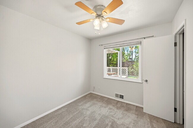 Building Photo - $2,640.95- 4 Bed, 2 Bath Home in Denver with Patio Space and In Unit Laundry!