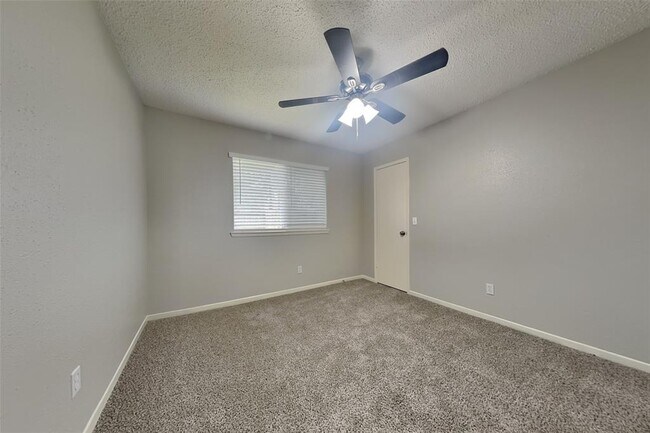 Building Photo - 9315 Silver Tip Dr