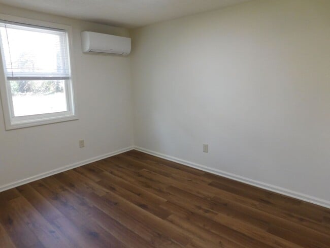 Building Photo - 421 Church Rd