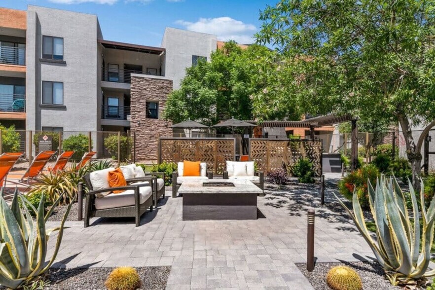 Building Photo - 15164 N 140th Dr