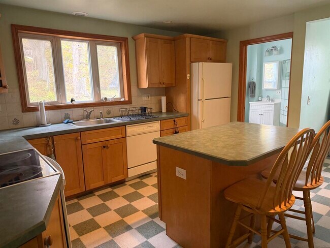 Building Photo - 72 Pawling Ave