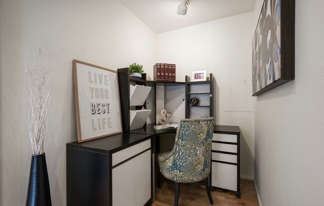 Building Photo - Boutique Condo with Stunning Views of Elliot Bay!