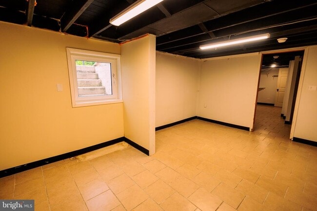 Building Photo - 222 MacClelland Ave