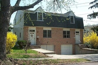 Building Photo - 16 Oldwood Rd S