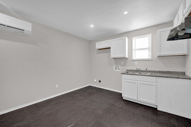 Building Photo - 2103 N Marrs St