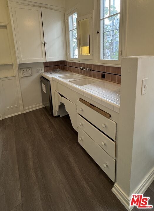 Building Photo - 328 N Sycamore Ave