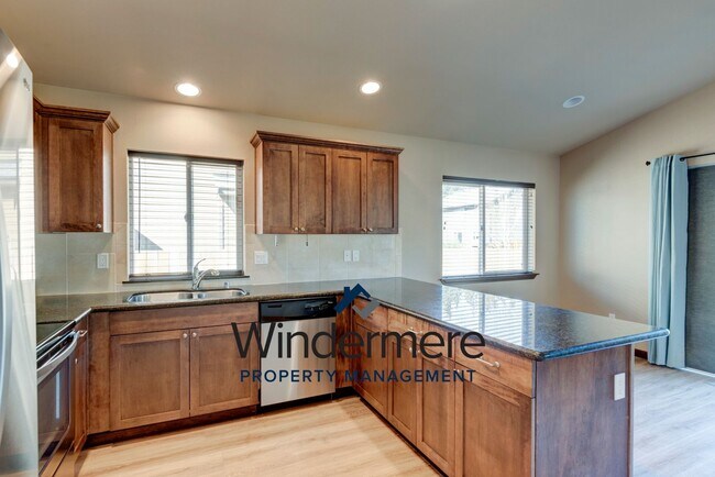 Building Photo - 3 Bedrooms 2 Bath Located In Crosby Commons