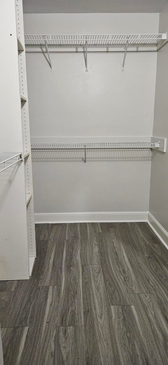Building Photo - 12570 Shoreside Ln