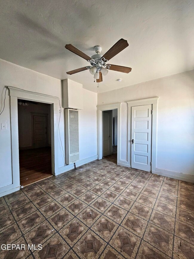 Building Photo - 2526 Yandell Dr