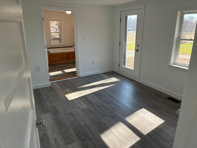 Building Photo - Welcome to the Heart of Unionville prime location!