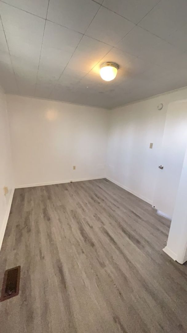 Building Photo - Plenty of Privacy