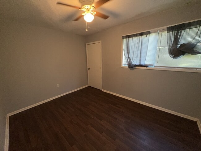Building Photo - 2732 Woodside Dr