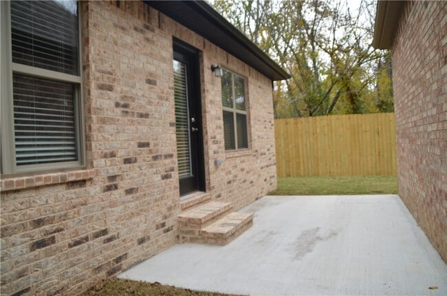 Building Photo - 1710 SW Riverstone Rd
