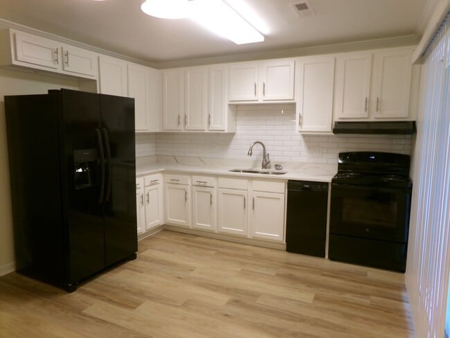 Building Photo - Peace Haven and US 421 Location