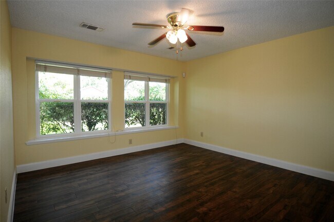 Building Photo - 1903 Brushy Creek Dr