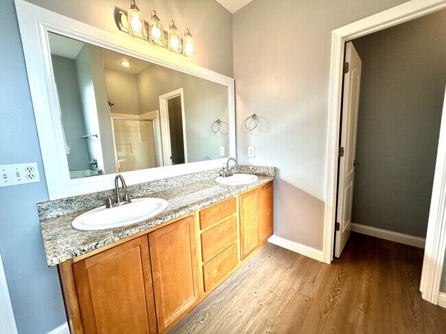 Building Photo - 3 bedroom 2 bath modern style home minutes from Centerton Main!!